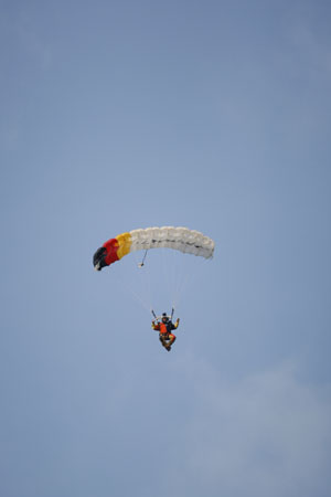 Hawaii08_SkyDiving_480